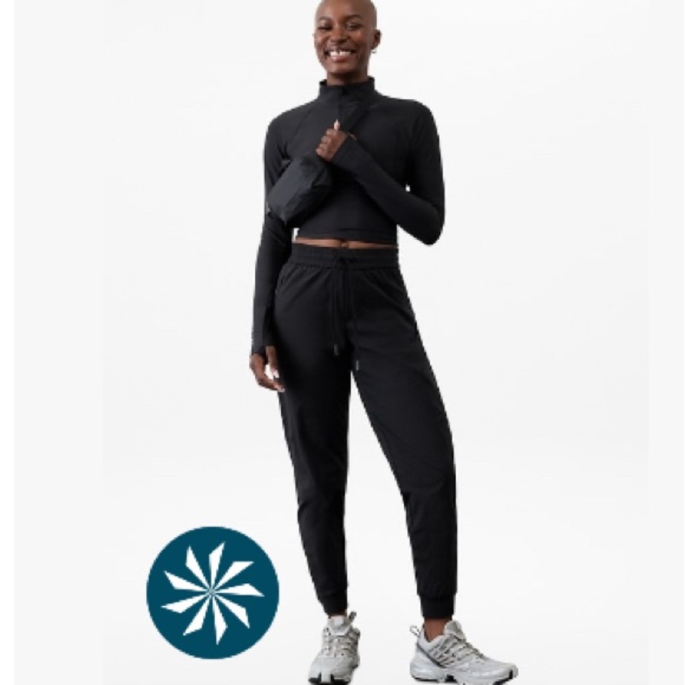 NWT Athleta Trekkie Relaxed Mid Rise Jogger Small Tall Black